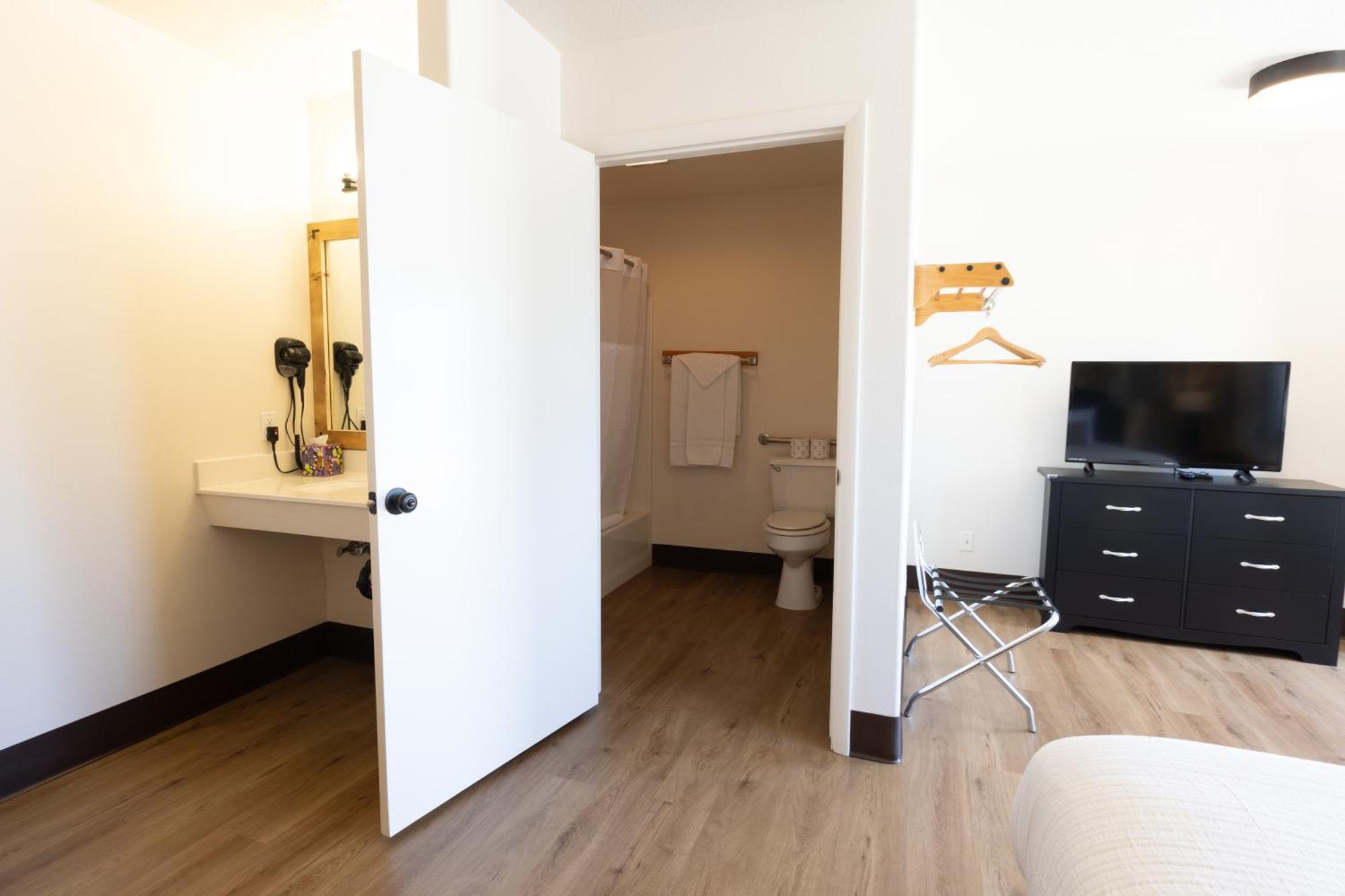 The Golden Spur Hotel Panguitch Room photo